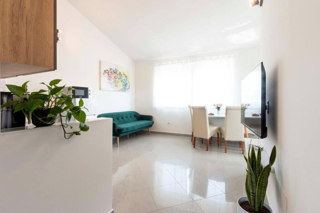 Cozy Apartment With Private Parking Μεντουλίν Εξωτερικό φωτογραφία