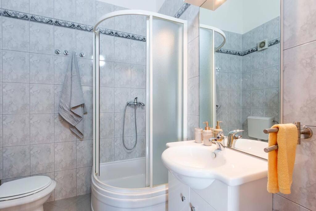 Cozy Apartment With Private Parking Μεντουλίν Εξωτερικό φωτογραφία